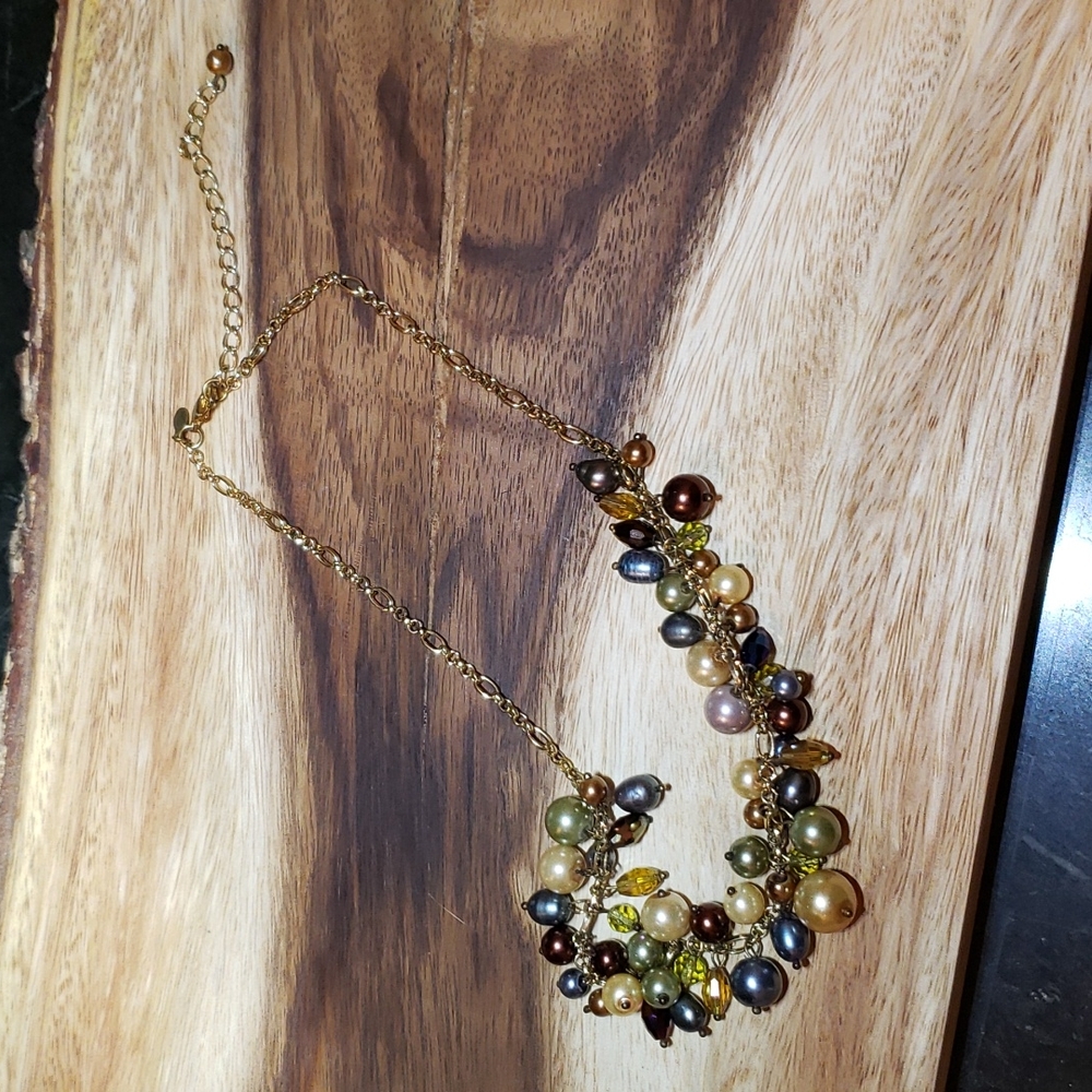 Gold necklace with beads and faux pearls